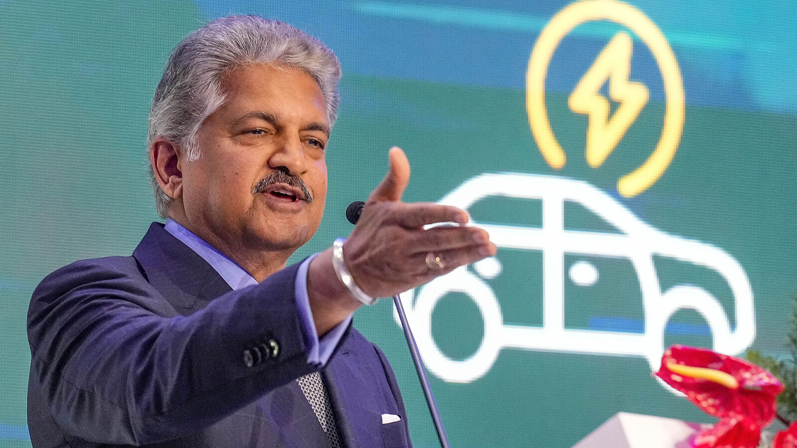 'Pause before punch. Reflect before react...' Why Anand Mahindra gave life lessons to ex-Jet CEO Sanjiv Kapoor