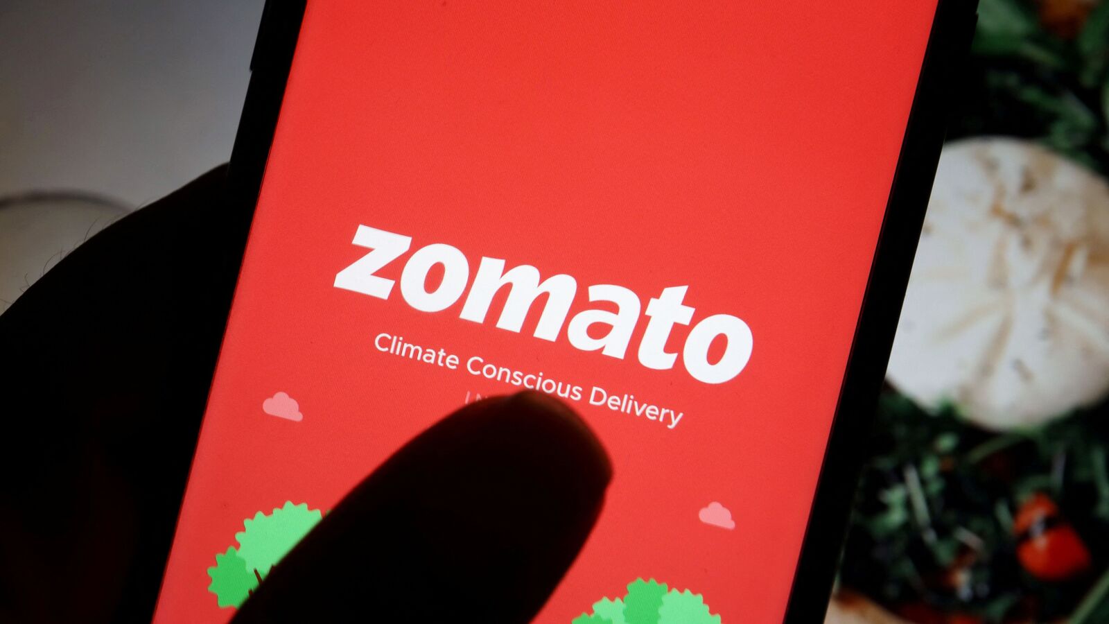 Zomato share price falls 6% after Q4 results. Opportunity to buy the stock?